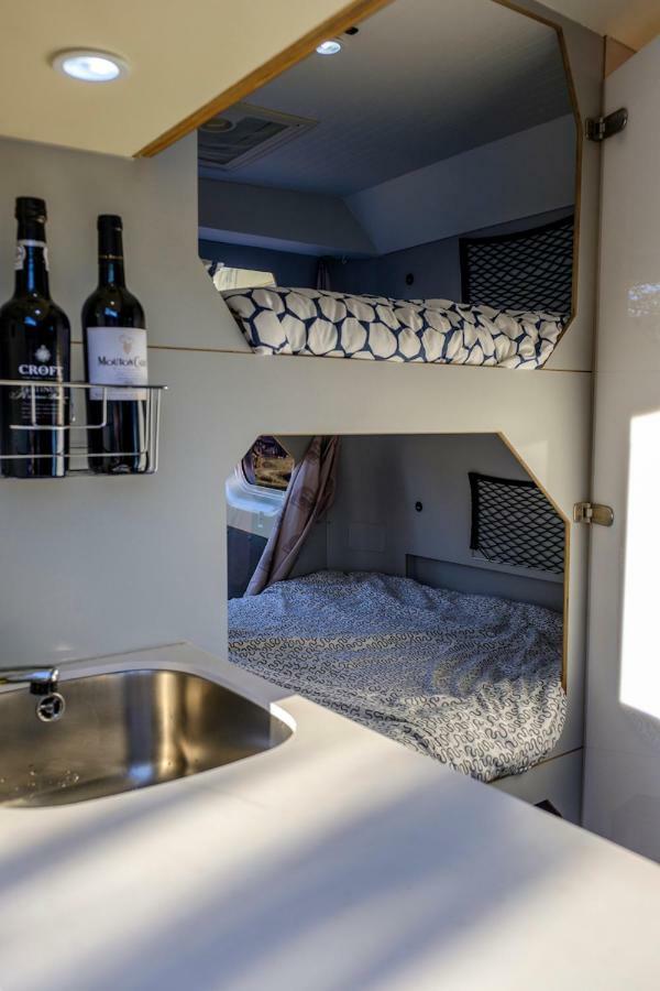 Indie Campers Campervan In * Lissabon